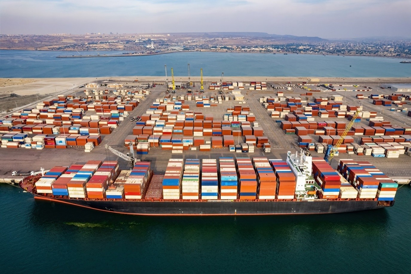 تخلیه بیش از یک میلیون تن کالای اساسی در بندر چابهار