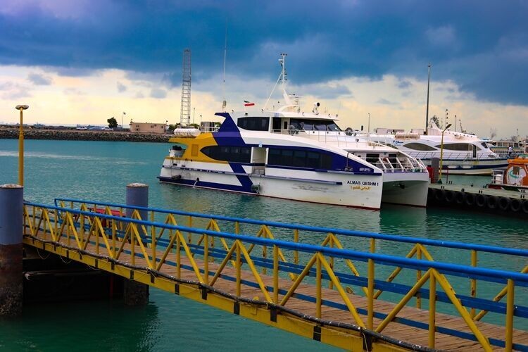 همزمان با آغاز دهه فجر؛ بوق شناور‌ها در بنادر هرمزگان به صدا درآمد